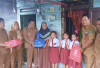 Dinsos Muba Salurkan Bantuan Bupati untuk Anak Kembar Tiga di Babat Toman