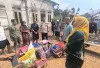Dua Rumah di Macang Sakti Ludes Terbakar, Camat Sanga Desa Bersama Dinsos Salurkan Bantuan