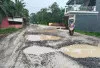 Ditimbun Batu Split Jalan Lintas Tengah Ngulak II Tak Kunjung Diaspal, Pengendara Mengeluh