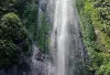 Viral di Kalangan Traveler! Curug Cibeureum Suguhkan Keindahan Alam yang Memikat
