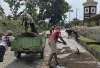 Warga Desa Panca Tunggal Gotong Royong Cor Bahu Jalan, Akses Makin Lebar dan Nyaman