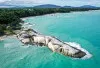 Pantai Penyabong, Surga Tersembunyi di Belitung Selatan yang Menawarkan Tebing Granit dan Ombak Memukau