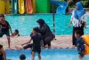 Hari Terakhir Libur Sekolah, Kolam Renang di Sungai Lilin Diserbu Pengunjung